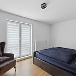 Eindrucksvolle Zwei-Zimmer-Wohnung Mit Balkon Und Grosser Kueche