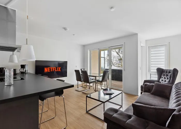 Eindrucksvolle Zwei-Zimmer-Wohnung Mit Balkon Und Grosser Kueche