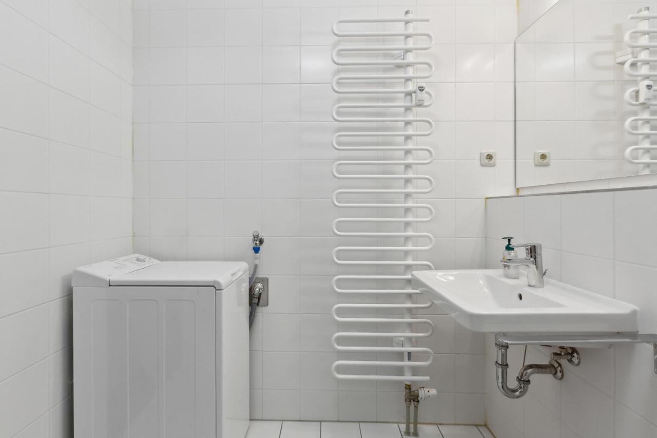 Eindrucksvolle Zwei-zimmer-wohnung Mit Balkon Und Grosser Kueche * Leipzig