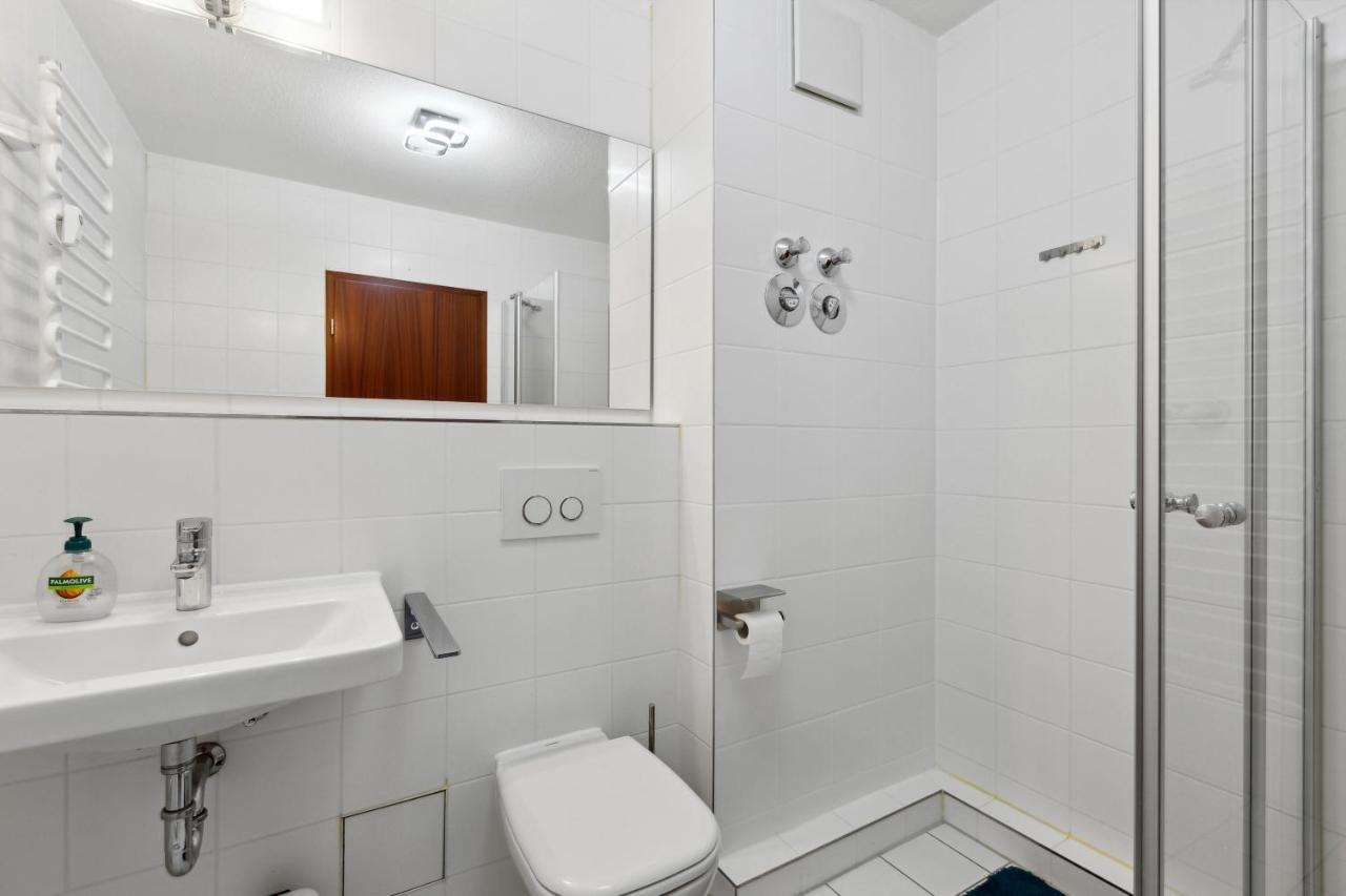 Eindrucksvolle Zwei-zimmer-wohnung Mit Balkon Und Grosser Kueche Apartment